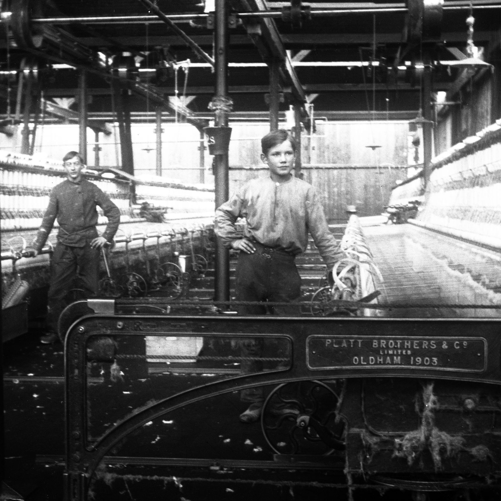Arbejdsdrenge på bomuldsfabrikken