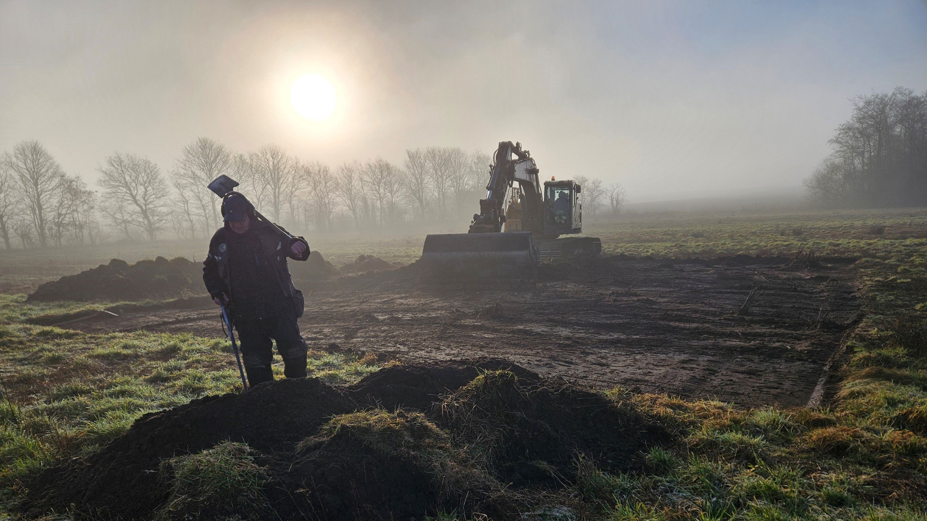 Detektorfører og arkæologisk udgravning