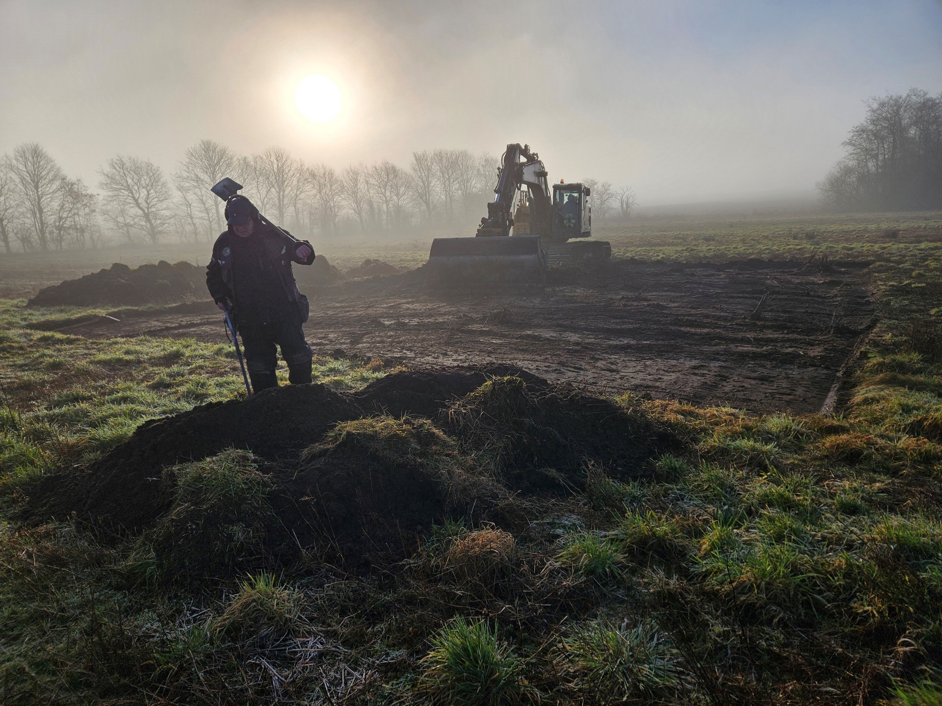Detektorfører og arkæologisk udgravning